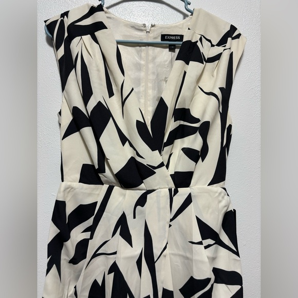 EXPRESS Dress size XS - NWT - Picture 3 of 12